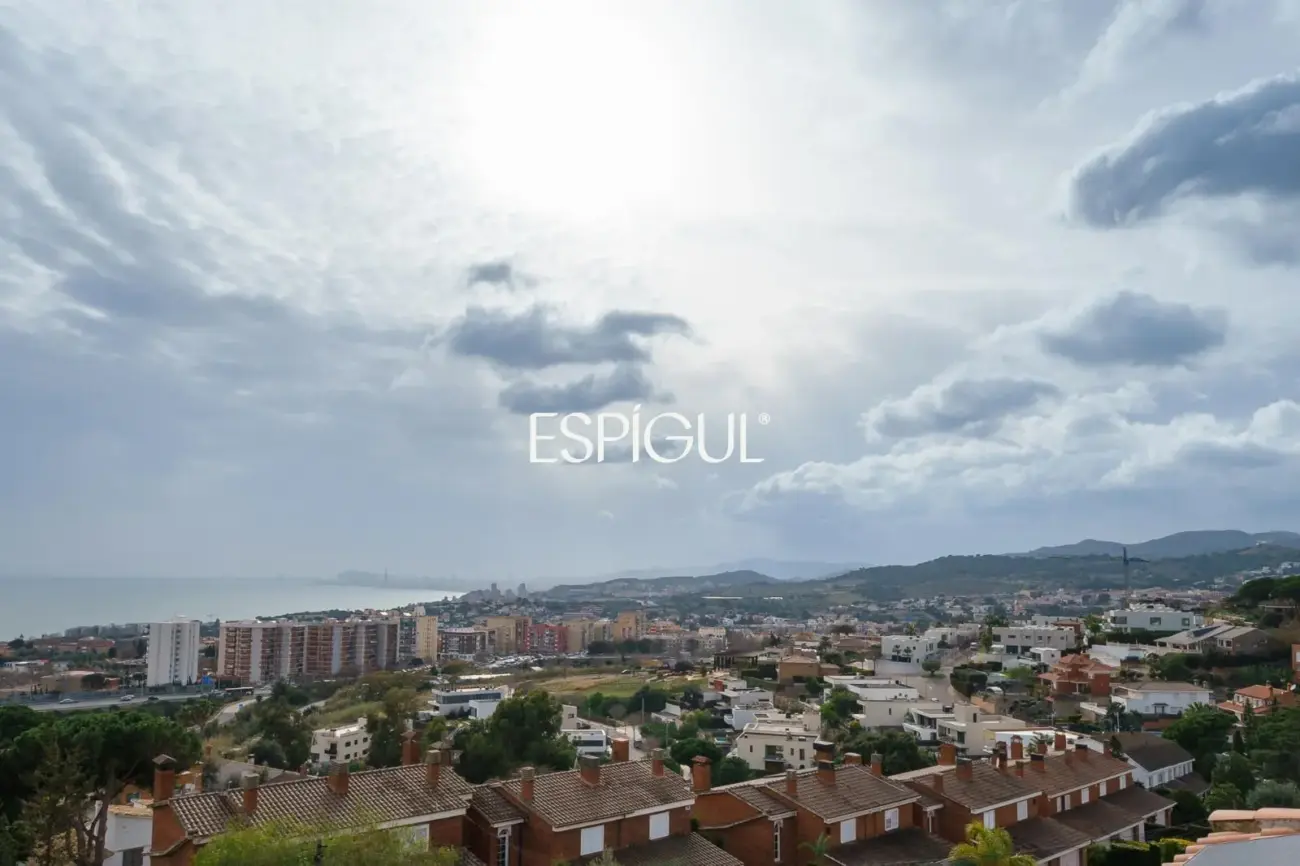 5-bedroom house with garden and communal pool in Teià