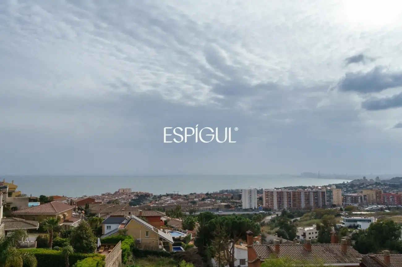 5-bedroom house with garden and communal pool in Teià