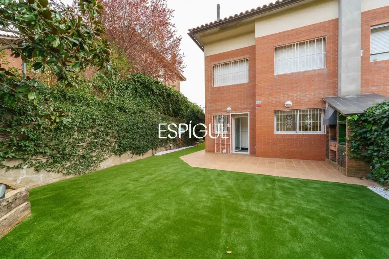5-bedroom house with garden and communal pool in Teià
