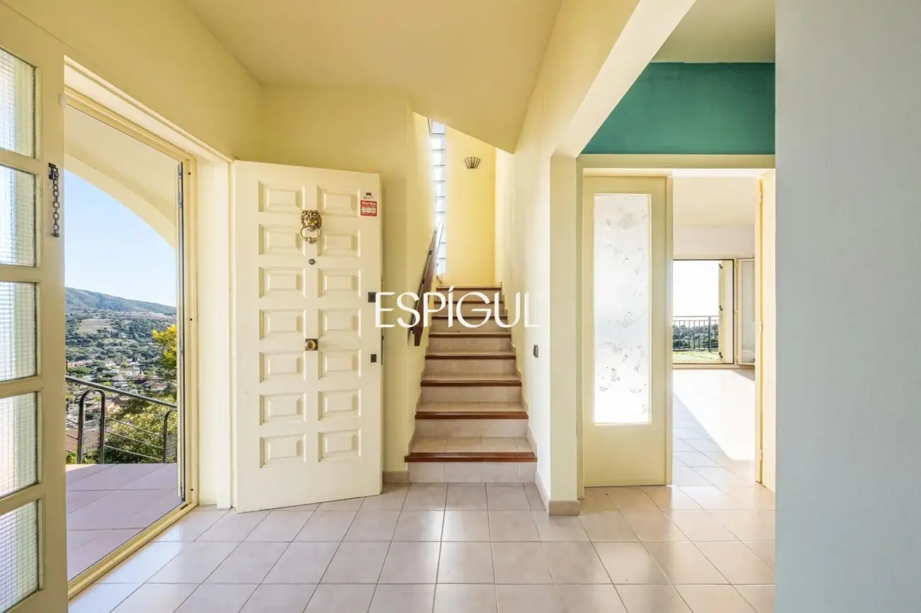 Casa independent a reformar amb excel·lents vistes al mar a Alella