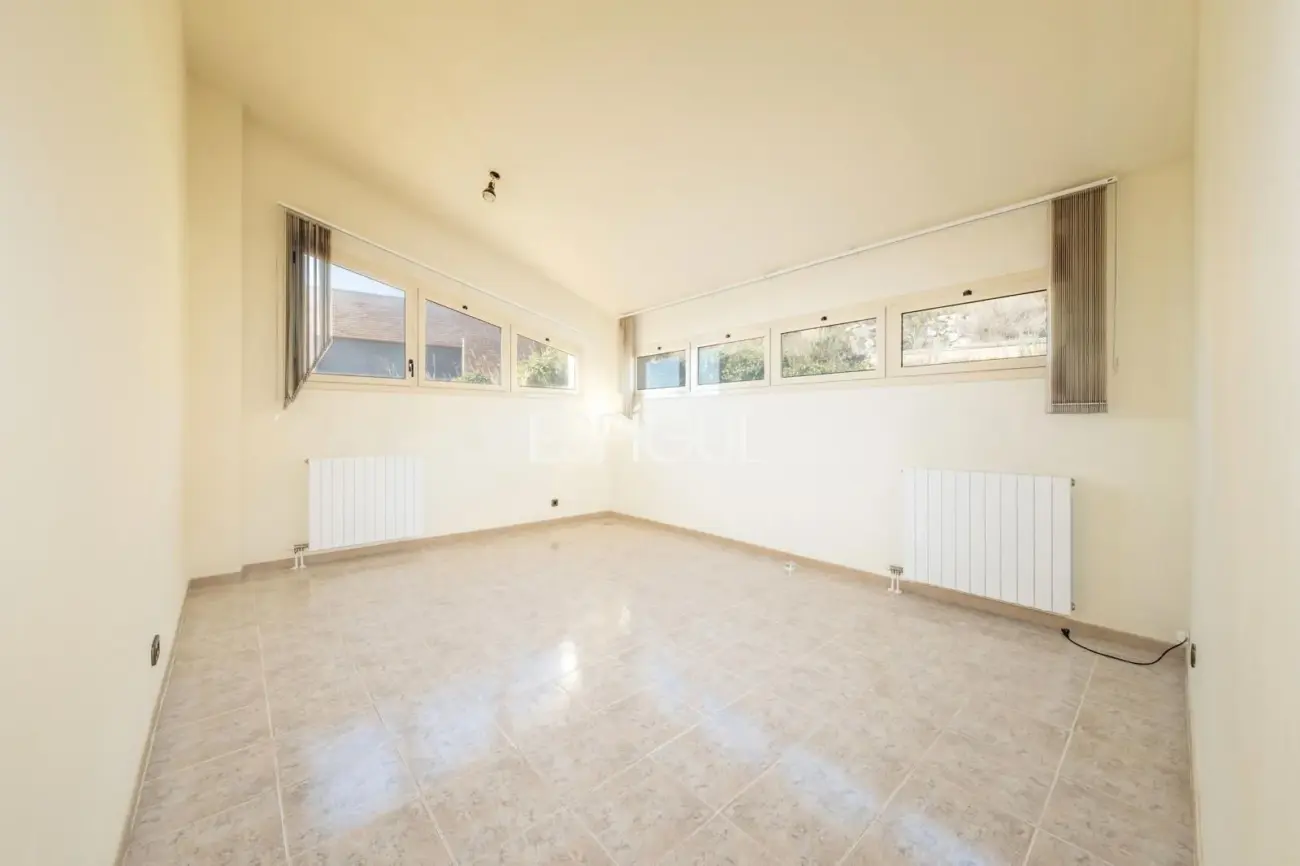 Casa independent a reformar amb excel·lents vistes al mar a Alella