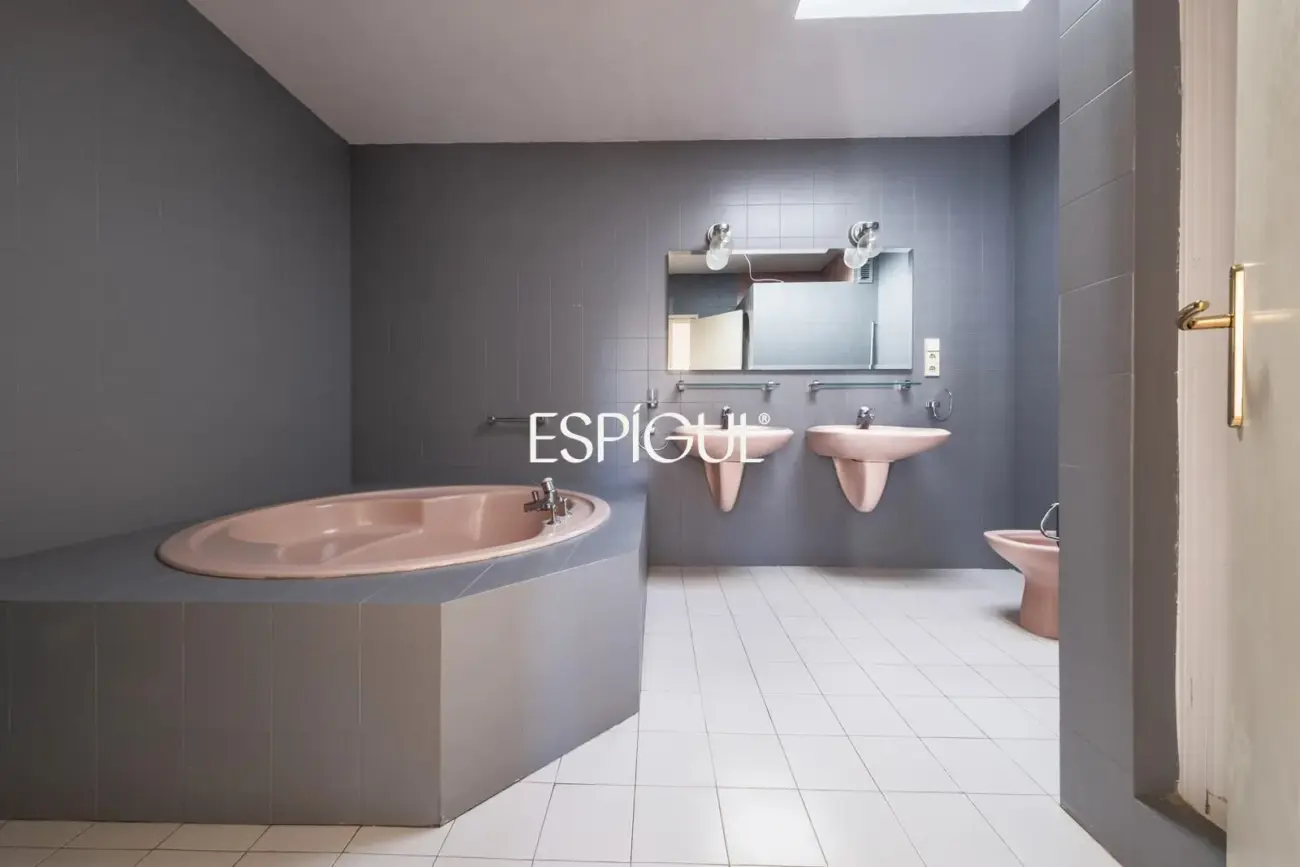 Casa independent a reformar amb excel·lents vistes al mar a Alella