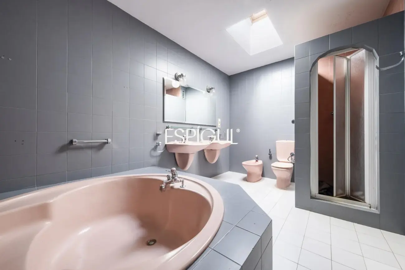 Casa independent a reformar amb excel·lents vistes al mar a Alella