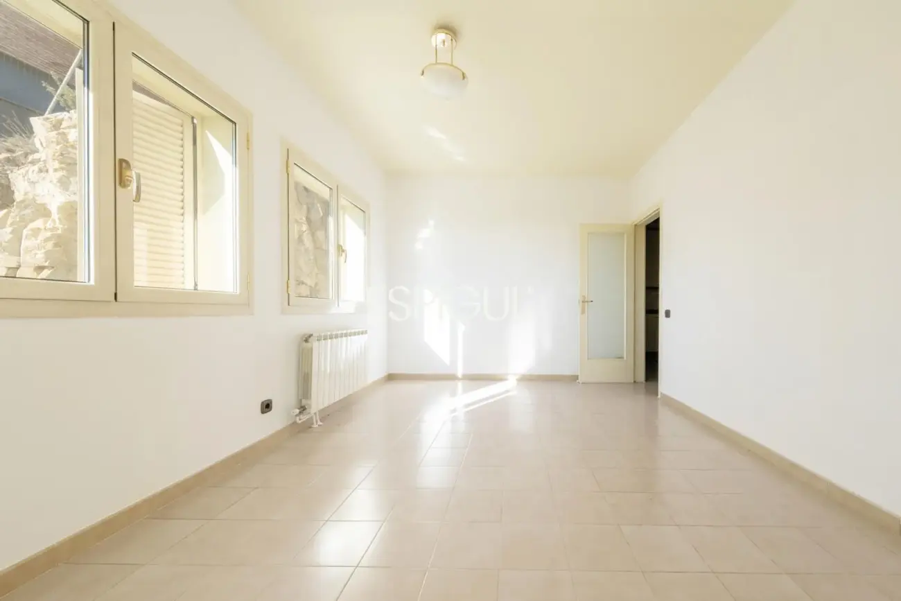 Casa independent a reformar amb excel·lents vistes al mar a Alella