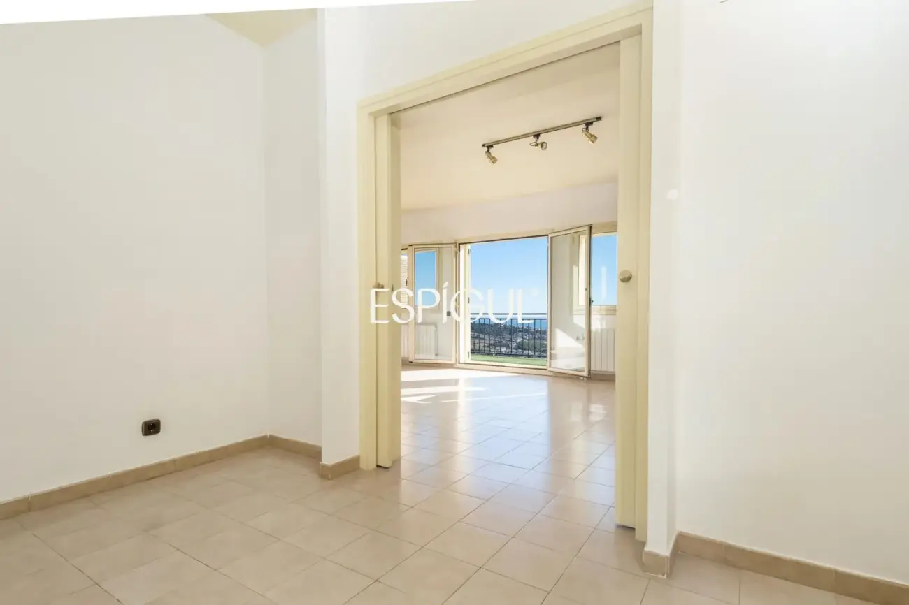 Casa independent a reformar amb excel·lents vistes al mar a Alella