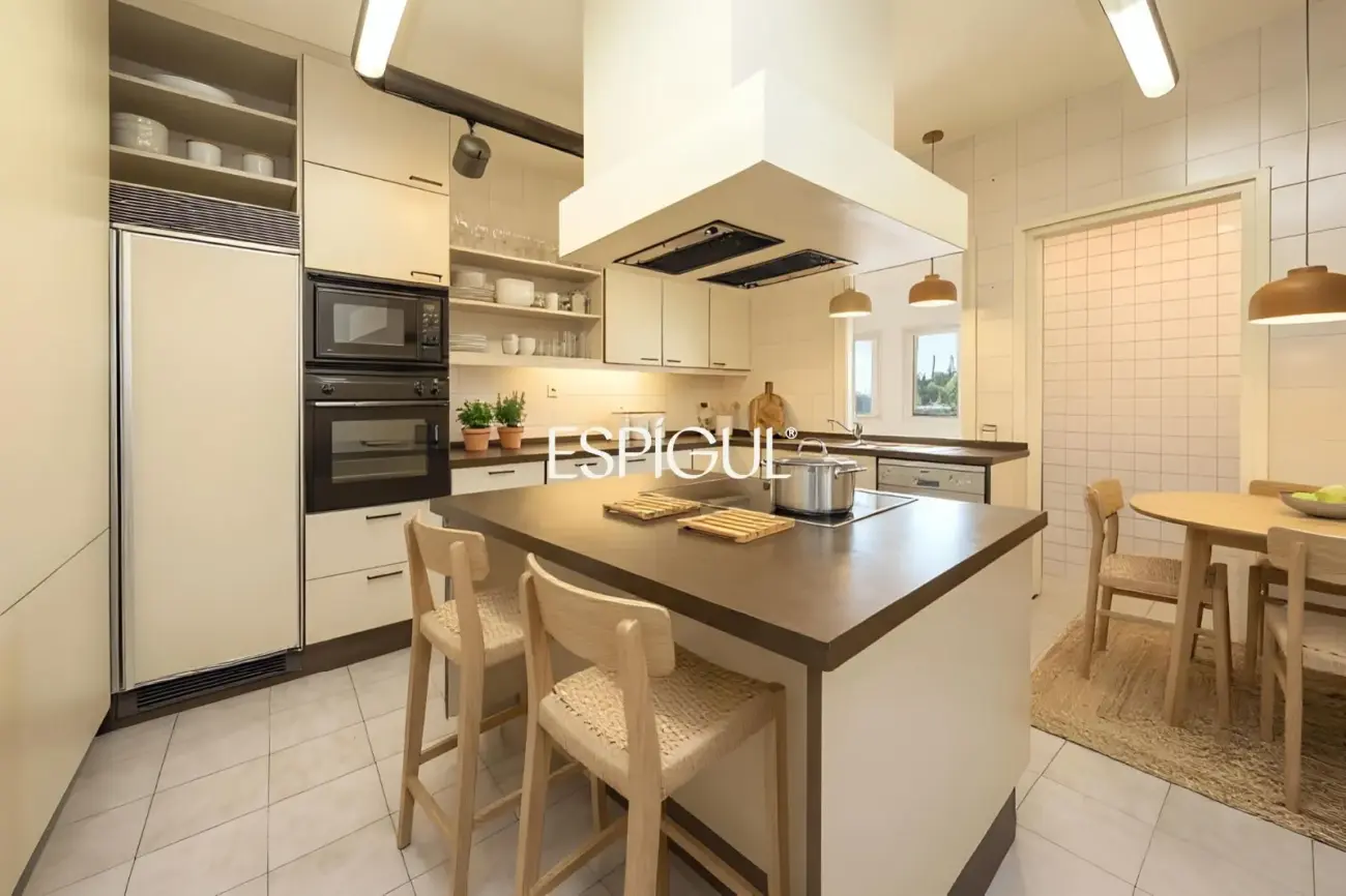 Casa independent a reformar amb excel·lents vistes al mar a Alella