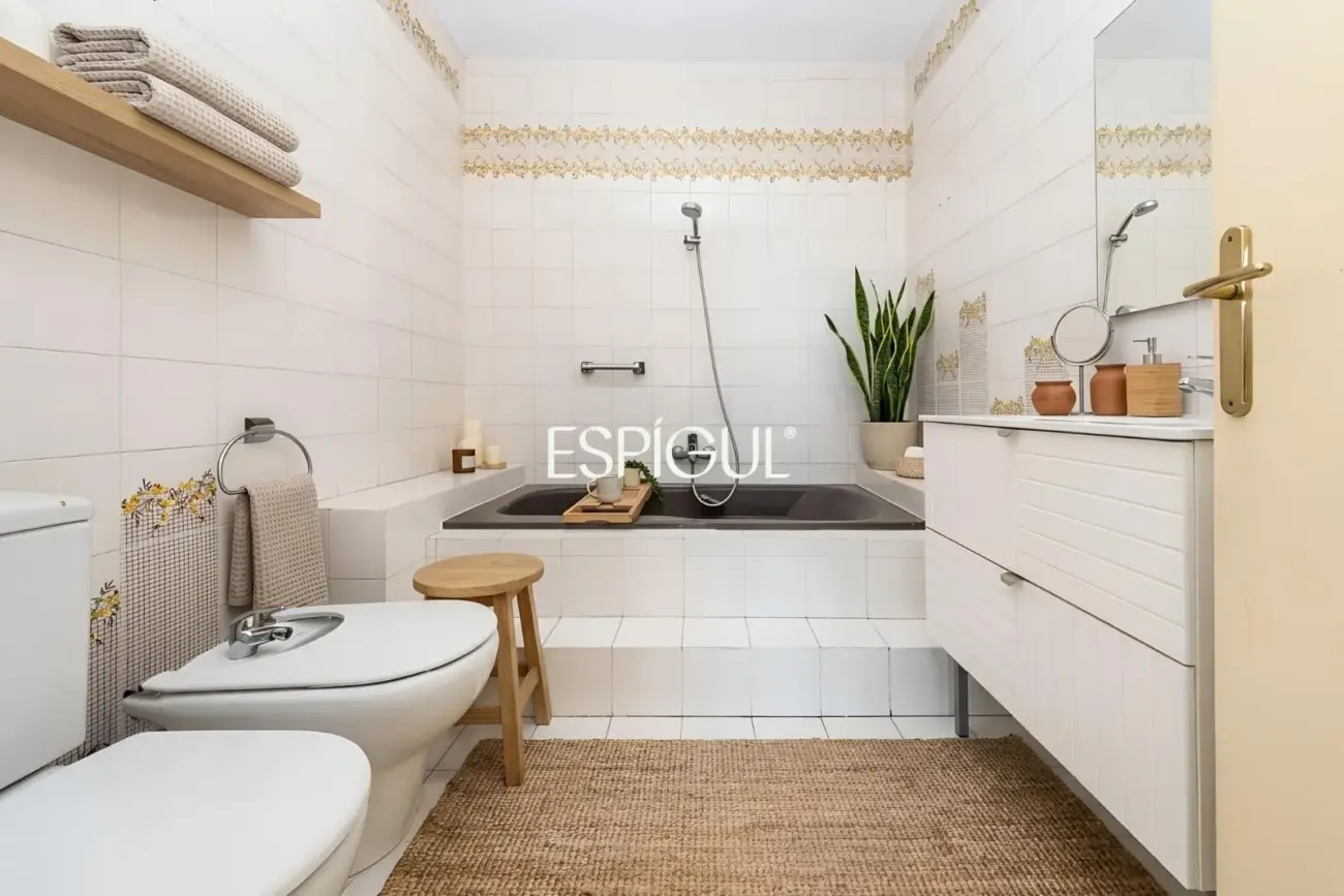 Casa independent a reformar amb excel·lents vistes al mar a Alella