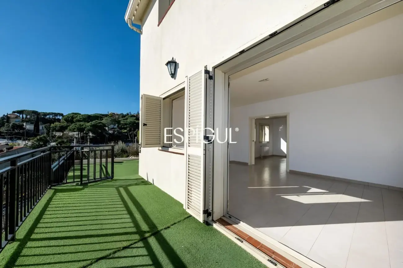 Casa independent a reformar amb excel·lents vistes al mar a Alella