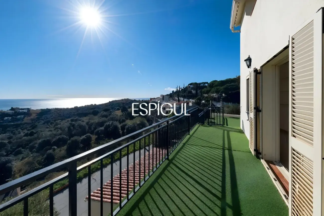 Casa independent a reformar amb excel·lents vistes al mar a Alella