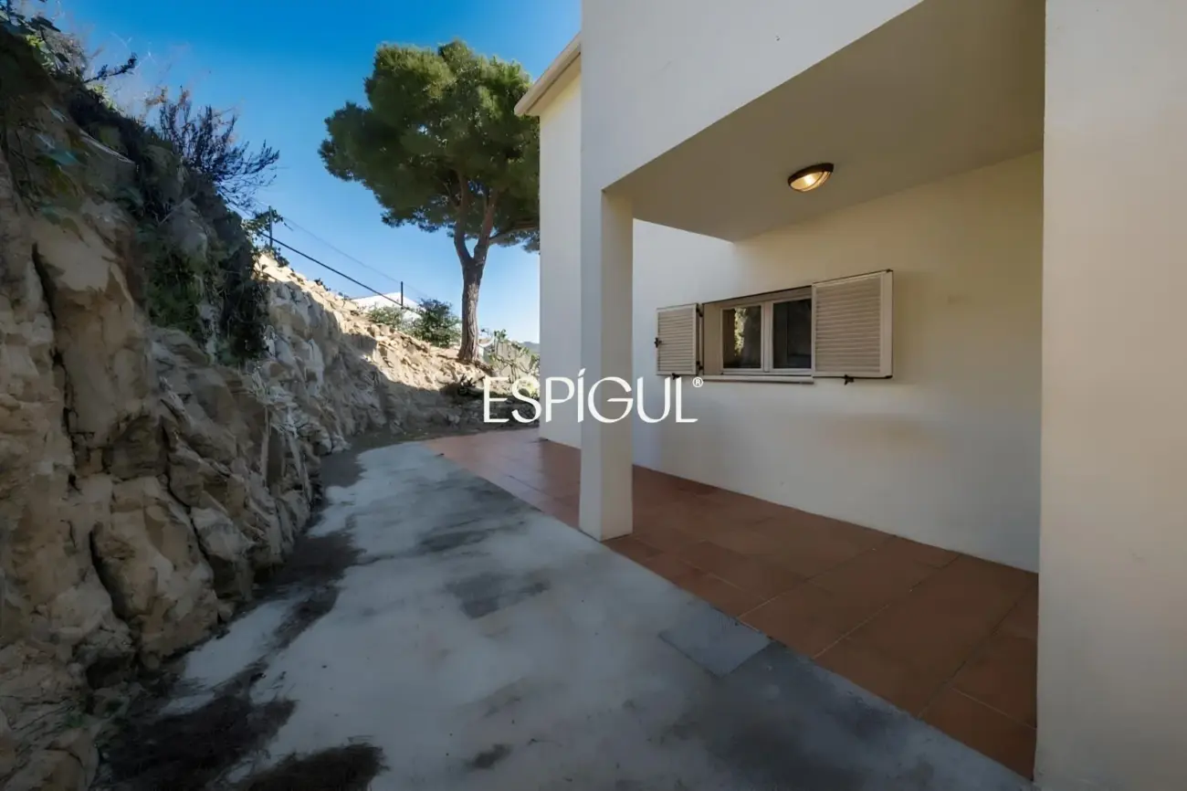 Casa independent a reformar amb excel·lents vistes al mar a Alella