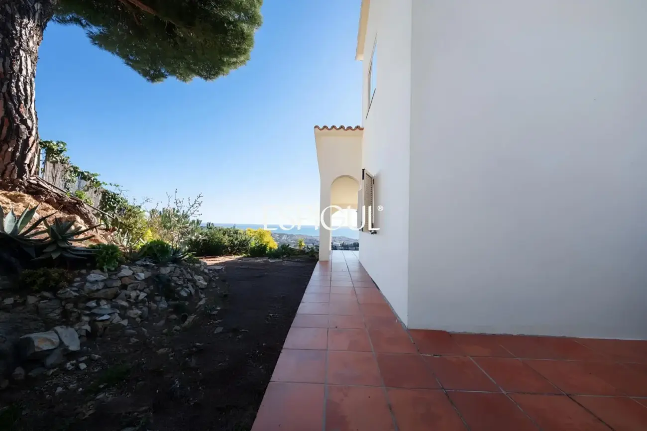 Casa independent a reformar amb excel·lents vistes al mar a Alella