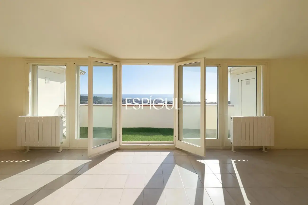 Casa independent a reformar amb excel·lents vistes al mar a Alella