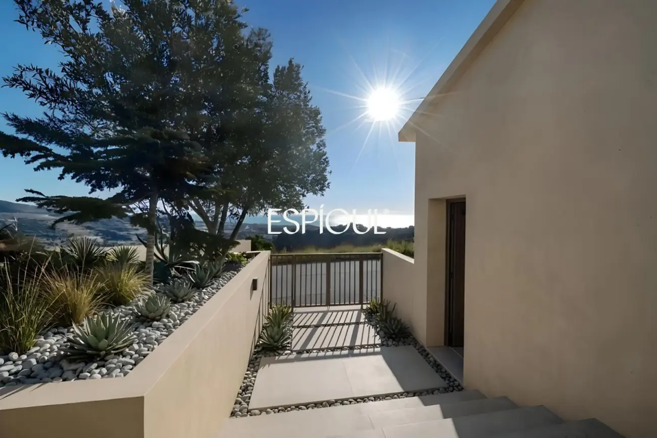 Casa independent a reformar amb excel·lents vistes al mar a Alella