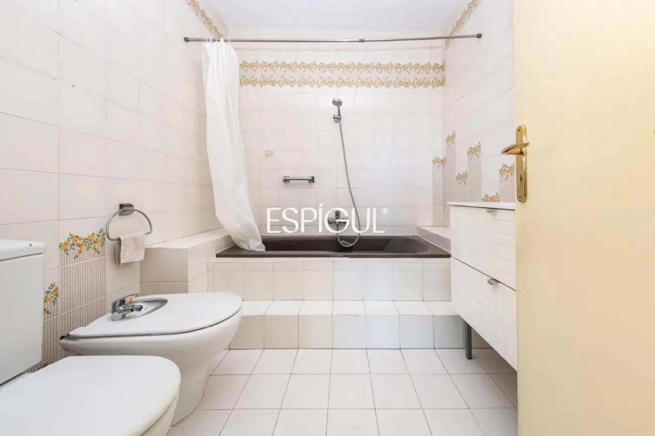 Casa independent a reformar amb excel·lents vistes al mar a Alella