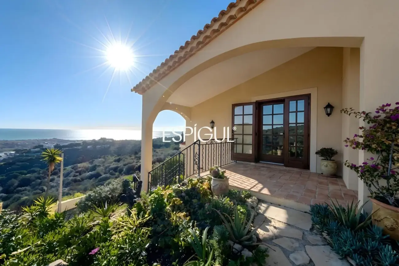 Casa independent a reformar amb excel·lents vistes al mar a Alella