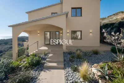 Casa independent a reformar amb excel·lents vistes al mar a Alella