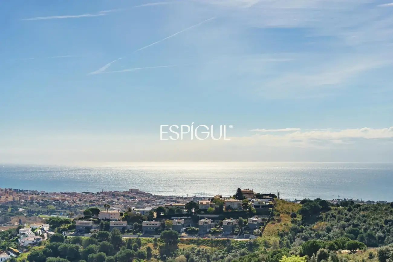 Maison individuelle à rénover avec excellentes vues sur la mer à Alella