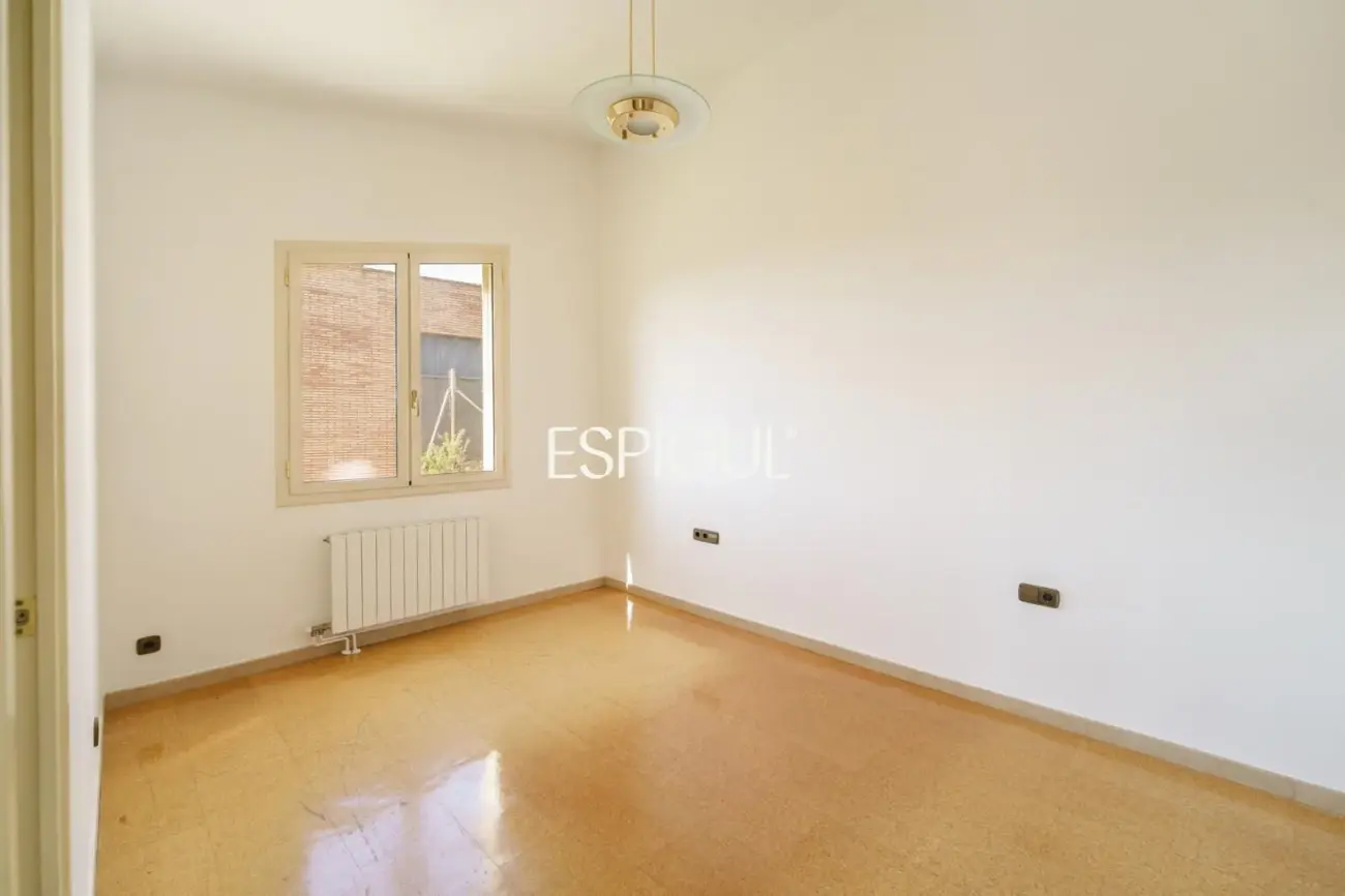 Maison individuelle à rénover avec excellentes vues sur la mer à Alella