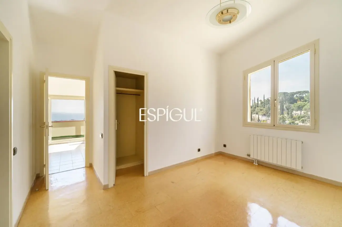 Maison individuelle à rénover avec excellentes vues sur la mer à Alella