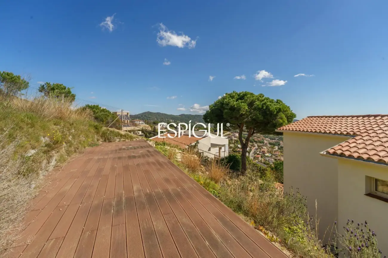 Maison individuelle à rénover avec excellentes vues sur la mer à Alella