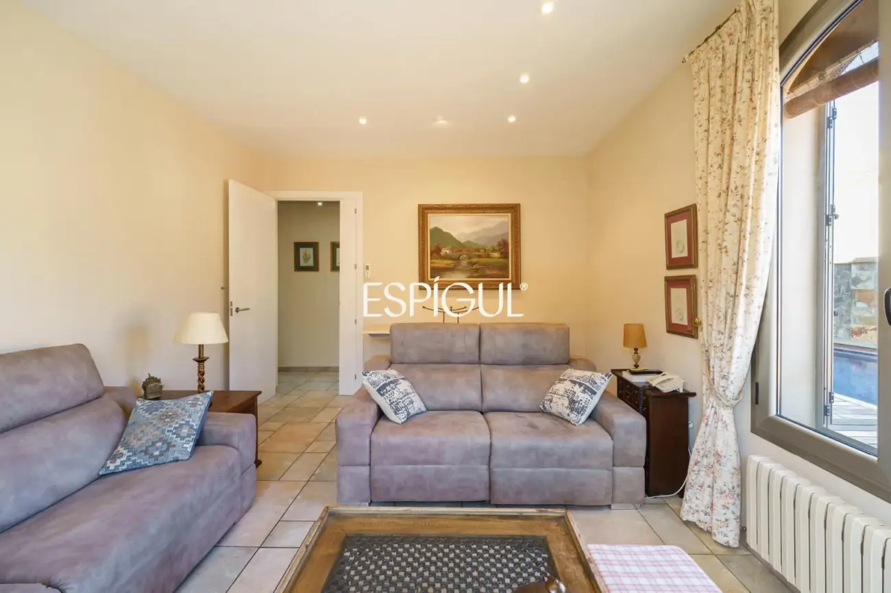 Casa independiente con jardín y piscina privada  muy próxima al centro de Teià