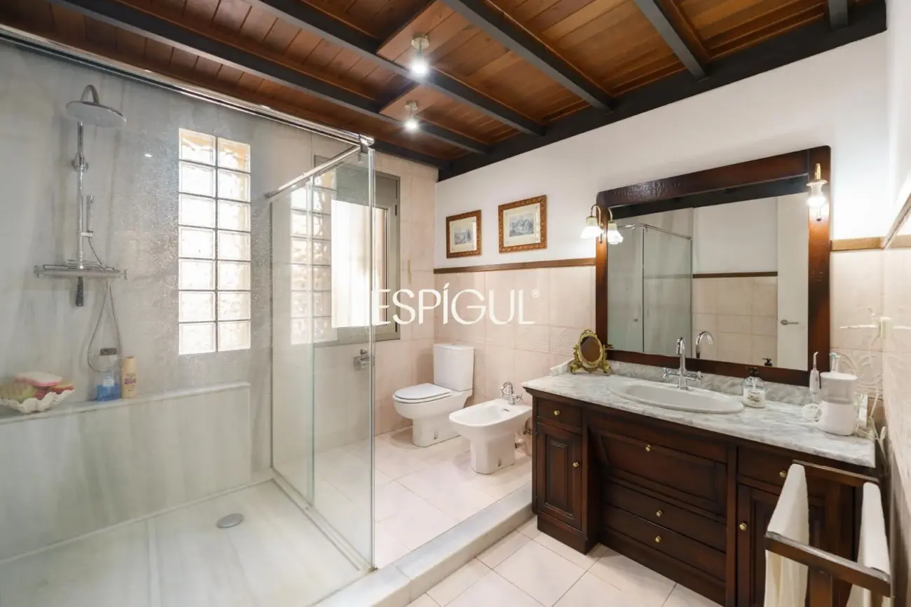 Casa independiente con jardín y piscina privada  muy próxima al centro de Teià