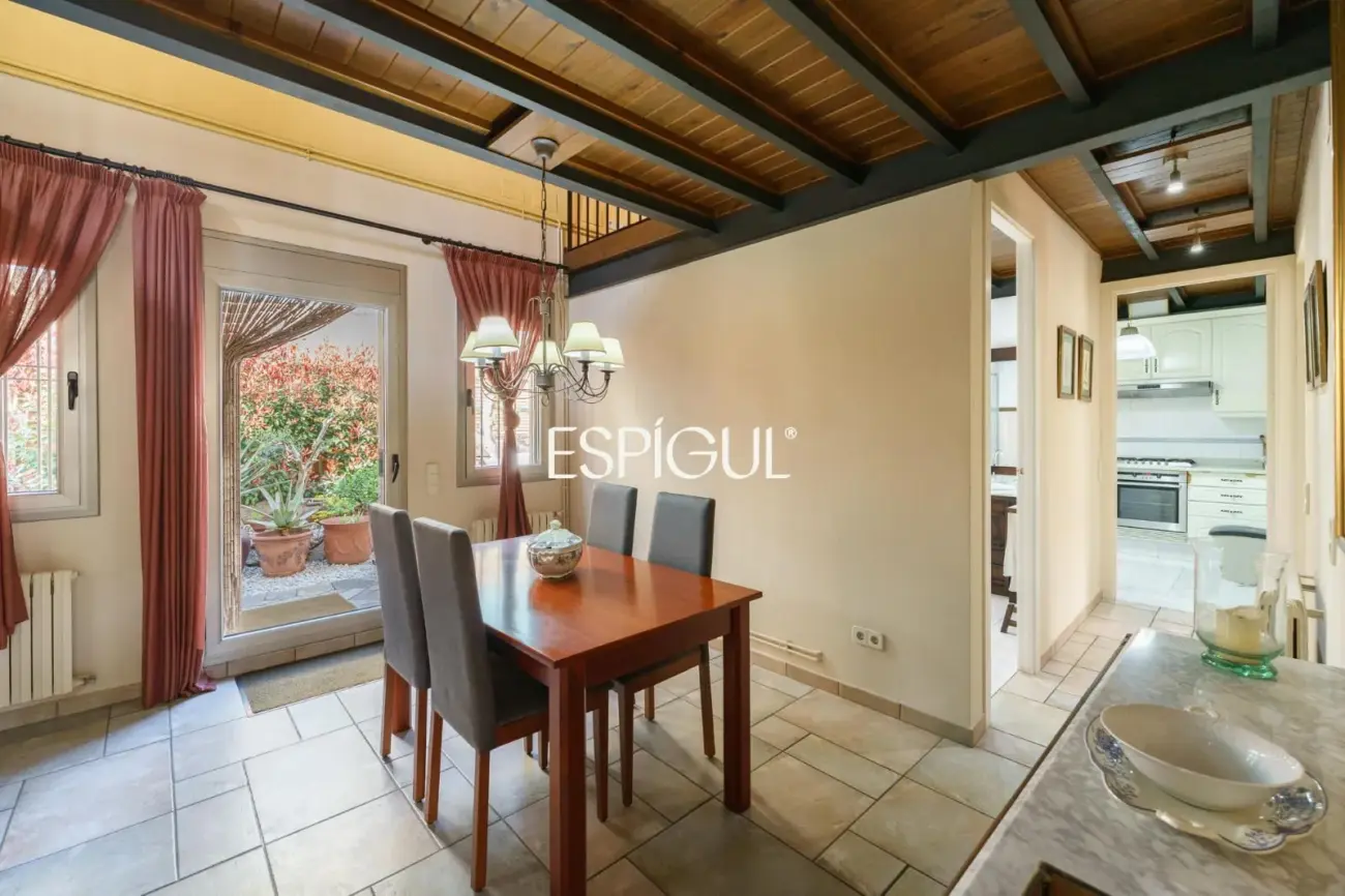 Casa independiente con jardín y piscina privada  muy próxima al centro de Teià