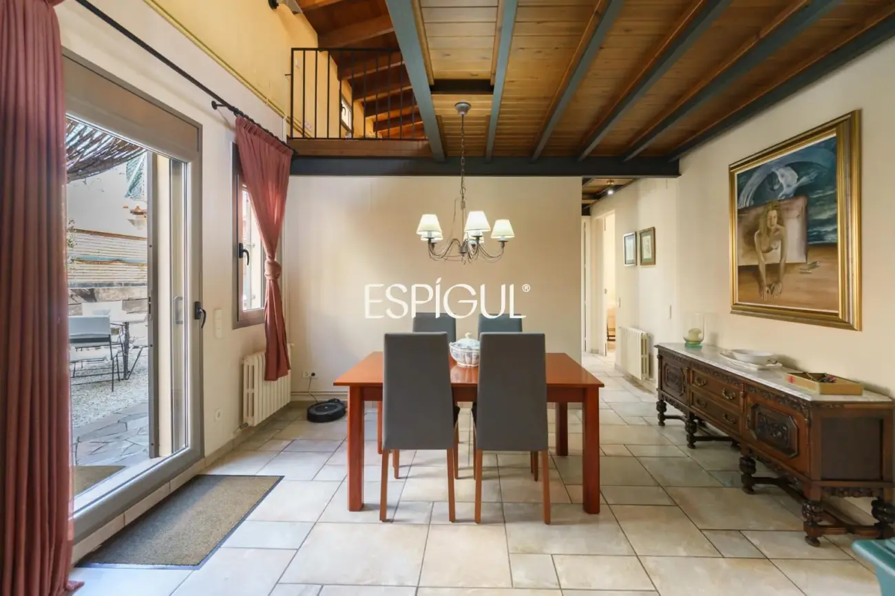 Casa independiente con jardín y piscina privada  muy próxima al centro de Teià