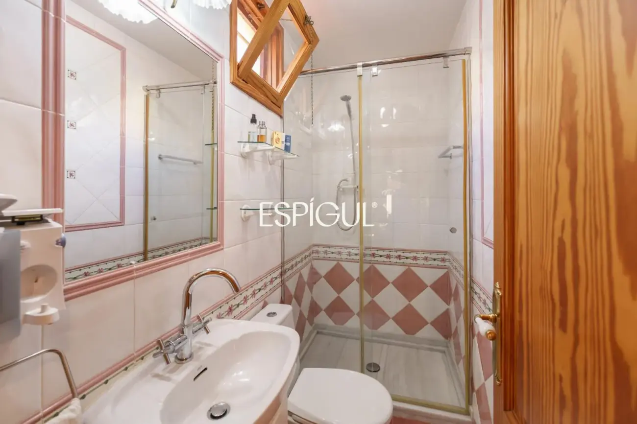 Casa independiente con jardín y piscina privada  muy próxima al centro de Teià