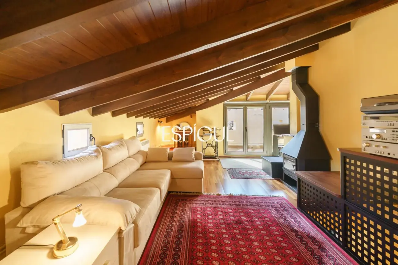 Casa independiente con jardín y piscina privada  muy próxima al centro de Teià