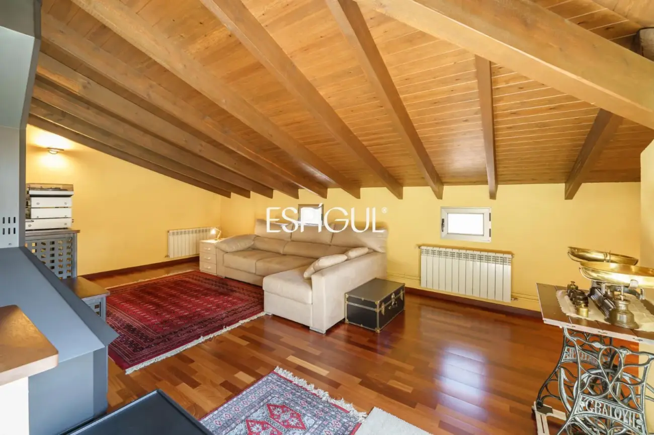 Casa independiente con jardín y piscina privada  muy próxima al centro de Teià