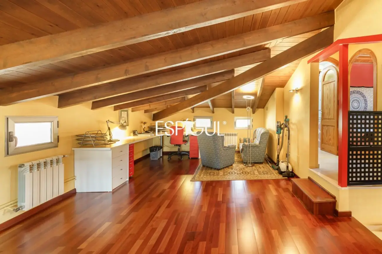 Casa independiente con jardín y piscina privada  muy próxima al centro de Teià