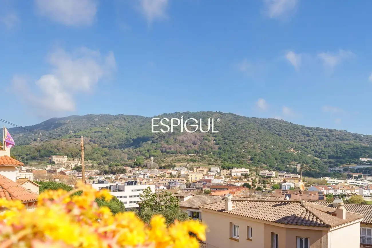 Casa independiente con jardín y piscina privada  muy próxima al centro de Teià