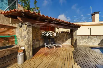 Casa independiente con jardín y piscina privada  muy próxima al centro de Teià