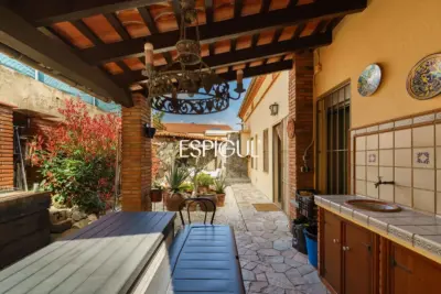 Casa independiente con jardín y piscina privada  muy próxima al centro de Teià