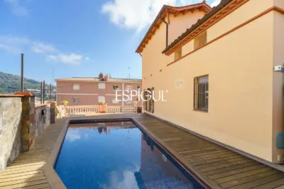 Casa independiente con jardín y piscina privada  muy próxima al centro de Teià