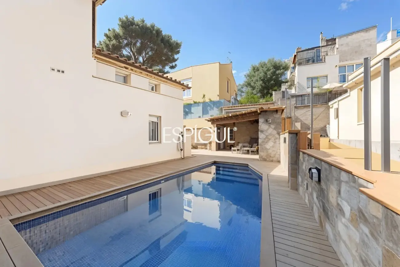 Casa independiente con jardín y piscina privada  muy próxima al centro de Teià