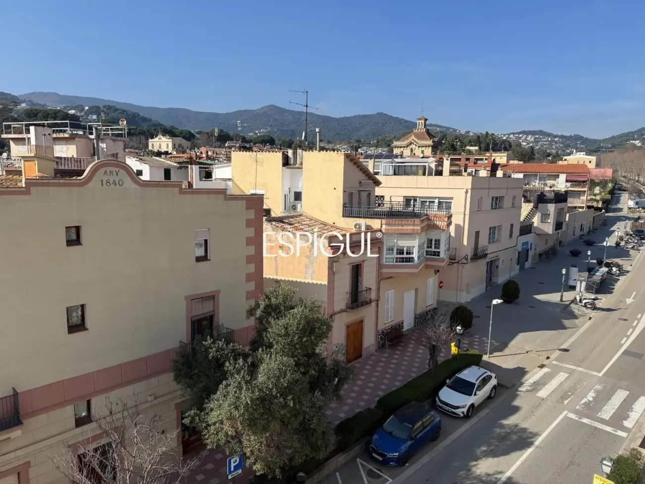 Coqueto y céntrico ático con vistas sobre Alella