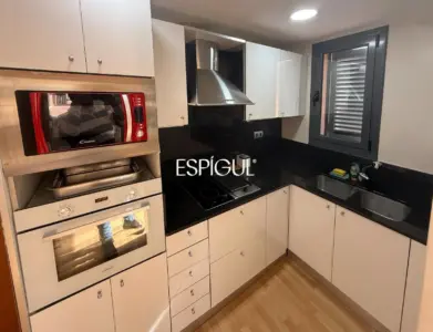 Coqueto y céntrico ático con vistas sobre Alella