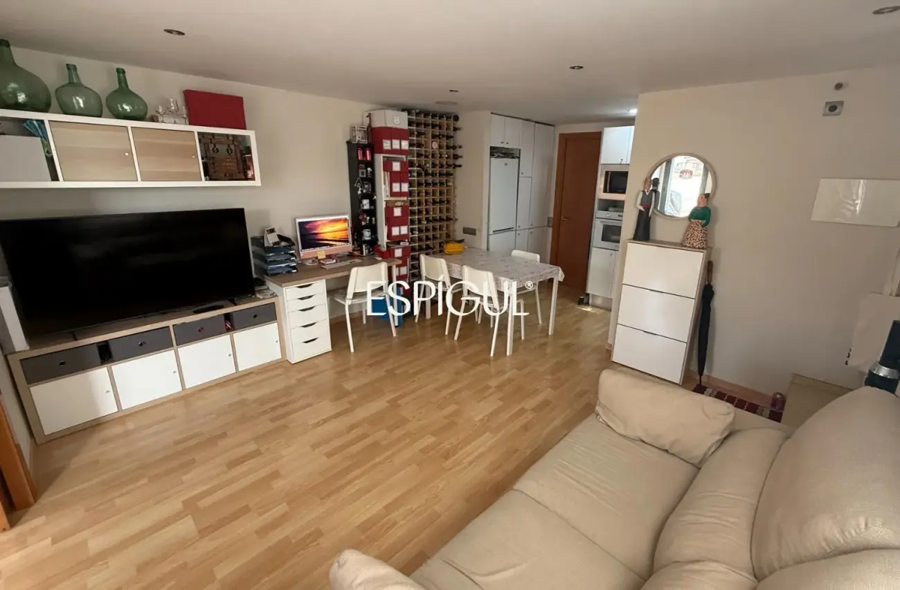 Coqueto y céntrico ático con vistas sobre Alella