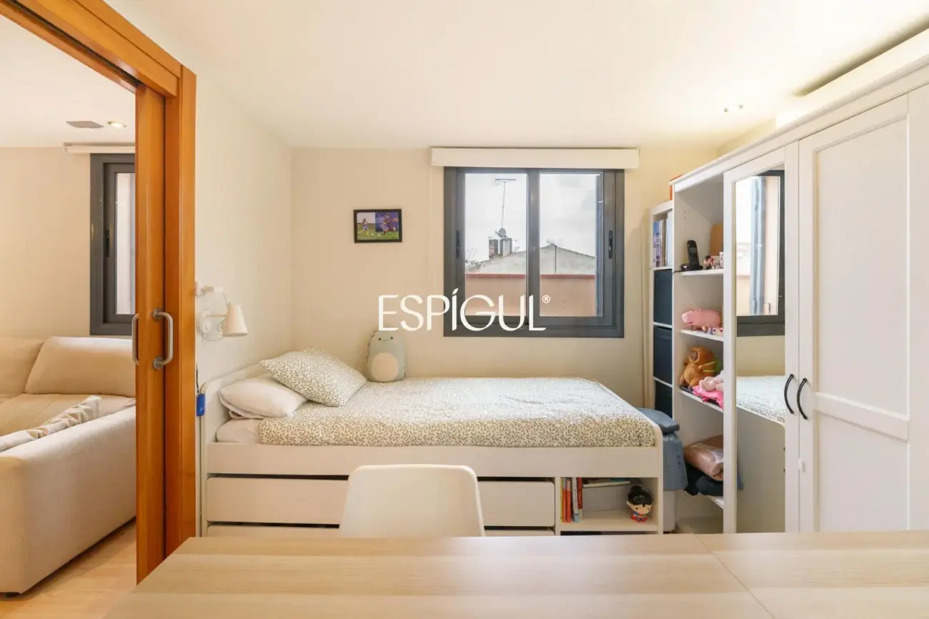 Acollidor i cèntric àtic amb vistes sobre Alella
