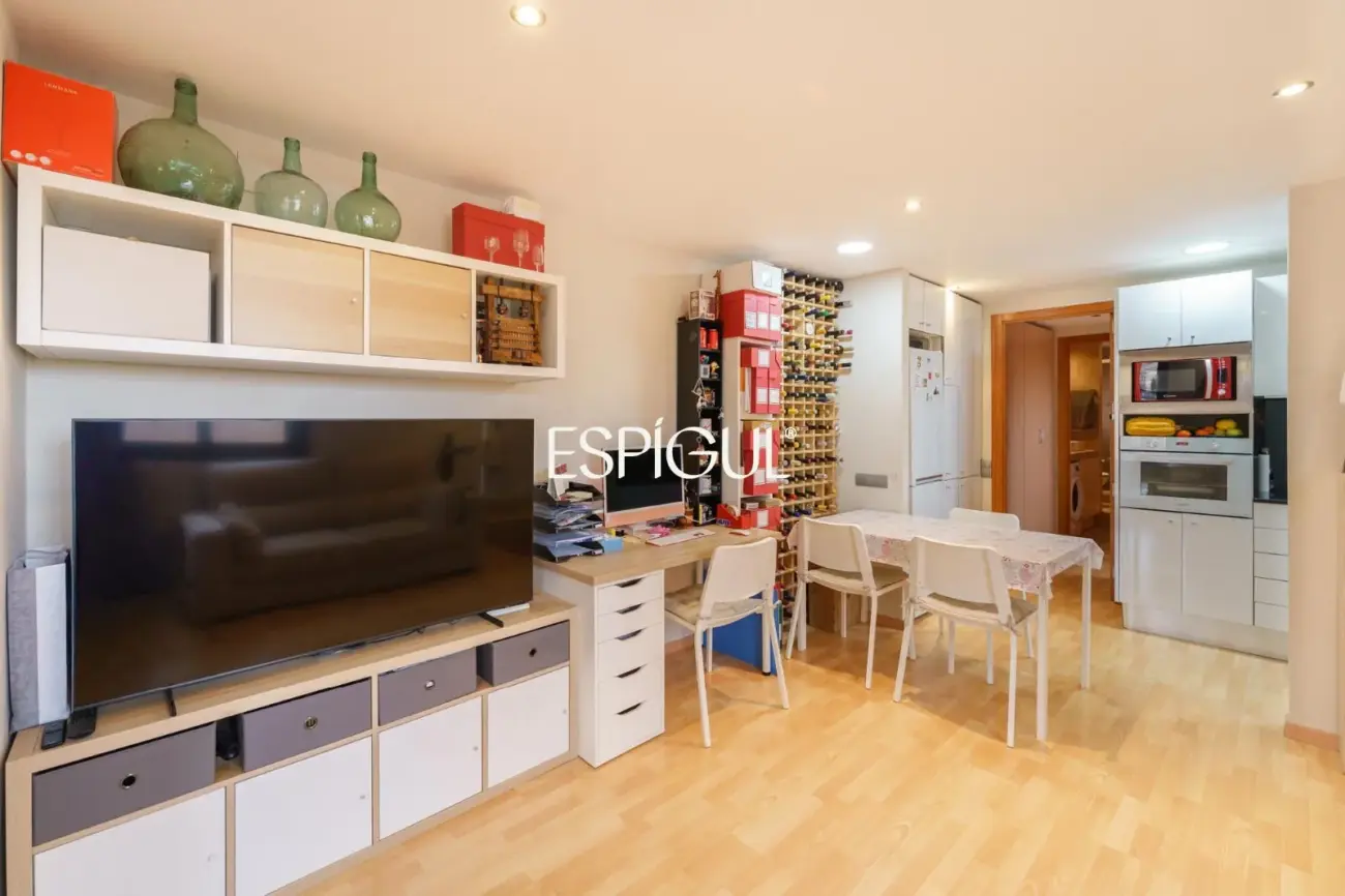 Charming and central penthouse with views over Alella