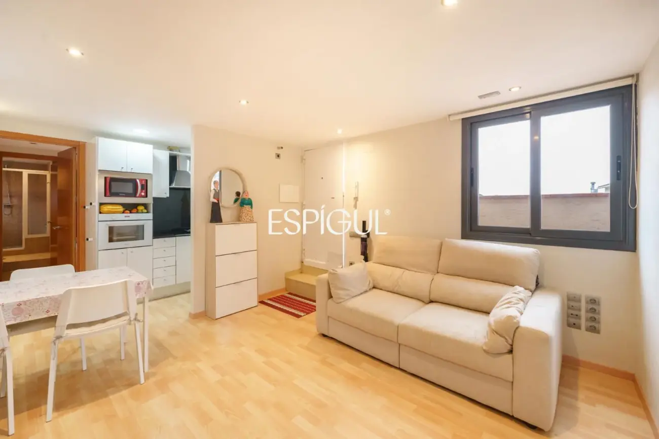 Charming and central penthouse with views over Alella