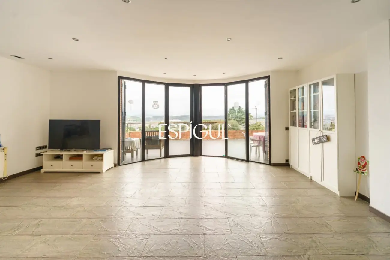 Élégante demeure avec vue sur la montagne à Vallromanes