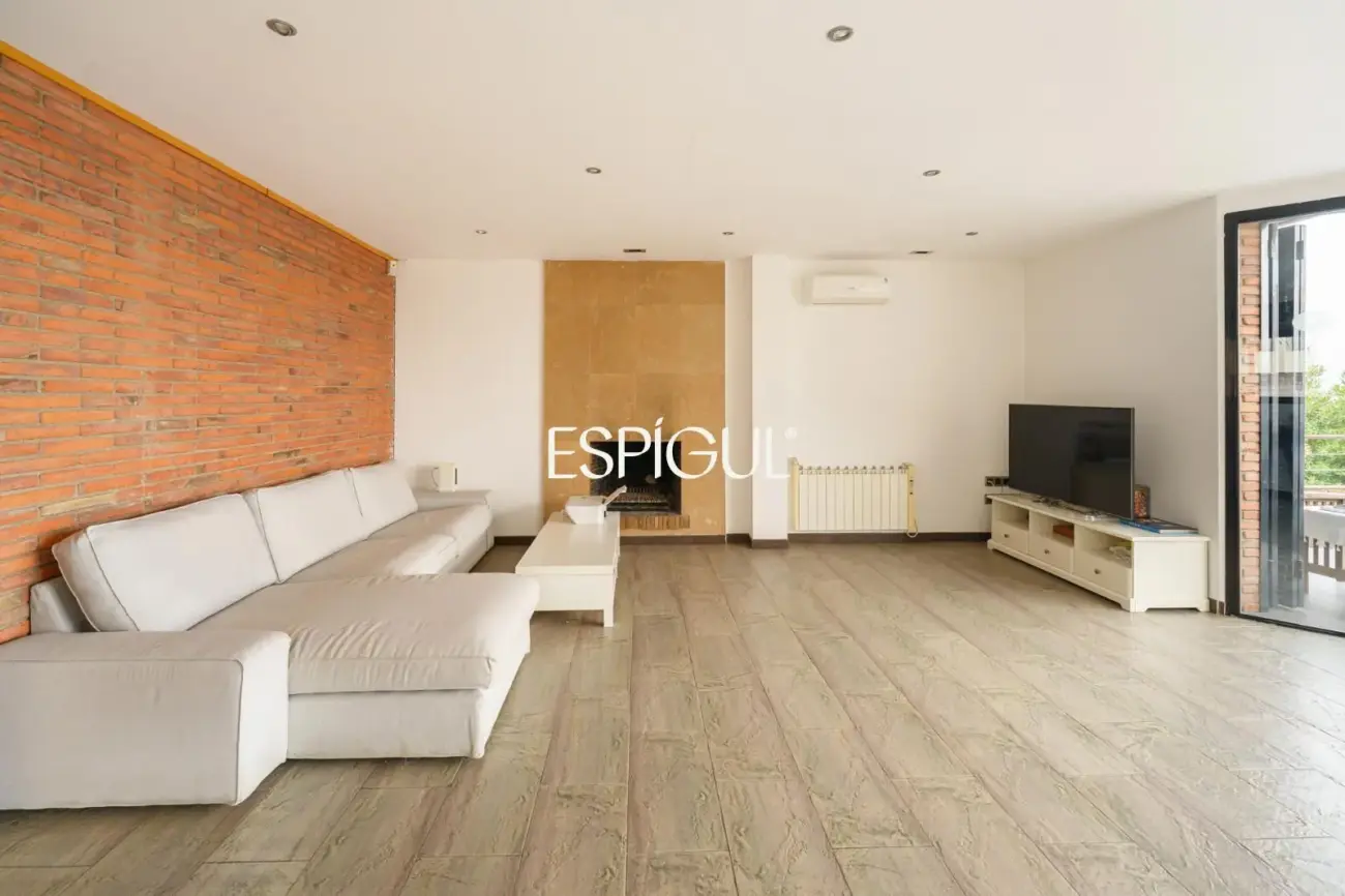 Élégante demeure avec vue sur la montagne à Vallromanes