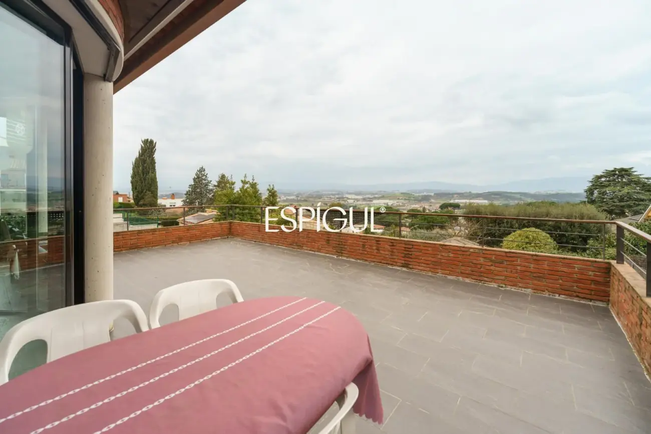 Élégante demeure avec vue sur la montagne à Vallromanes