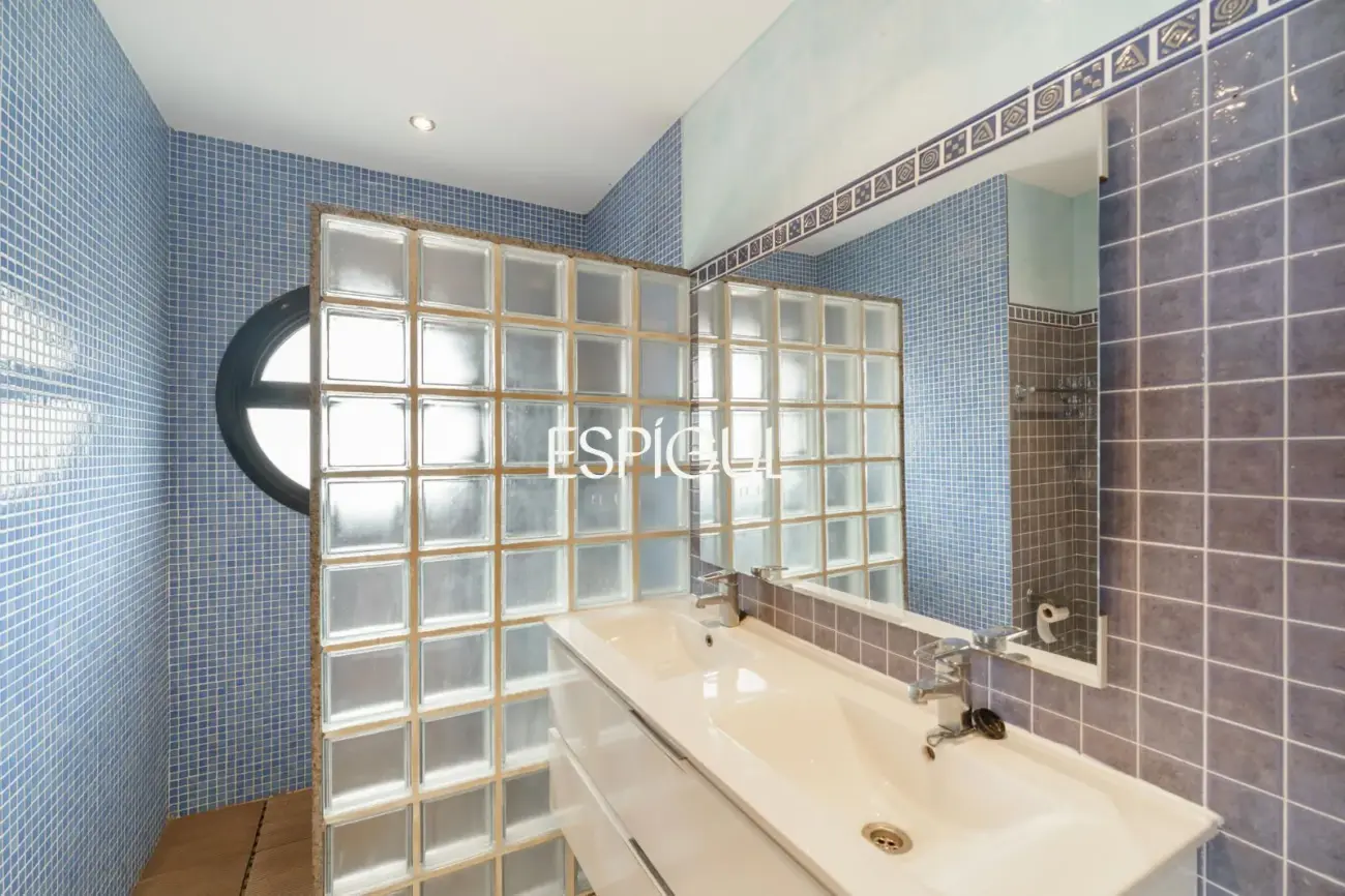 Élégante demeure avec vue sur la montagne à Vallromanes