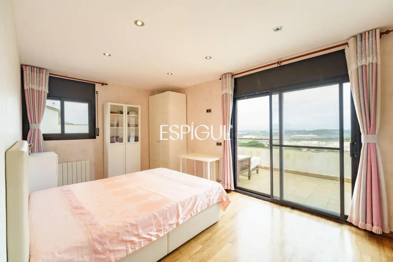 Élégante demeure avec vue sur la montagne à Vallromanes