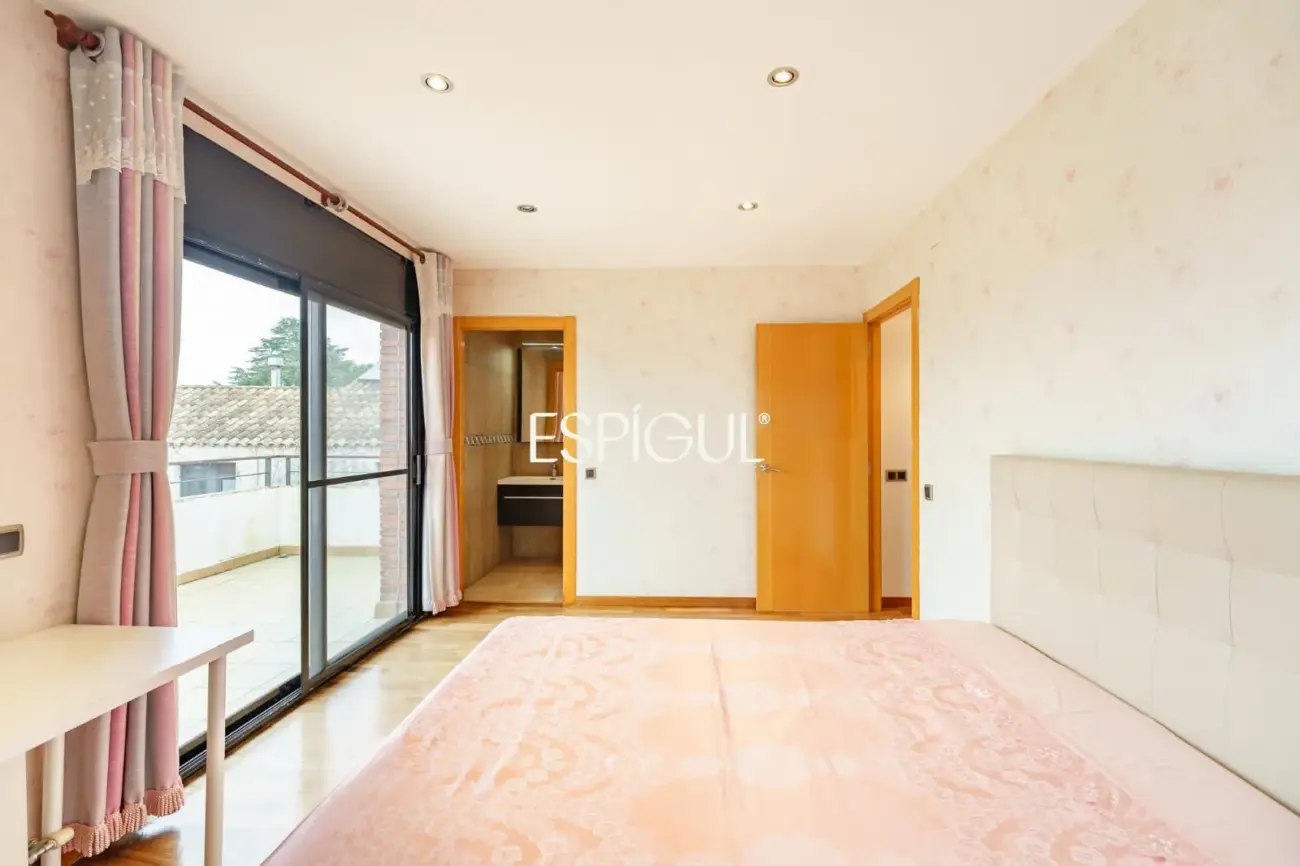 Élégante demeure avec vue sur la montagne à Vallromanes