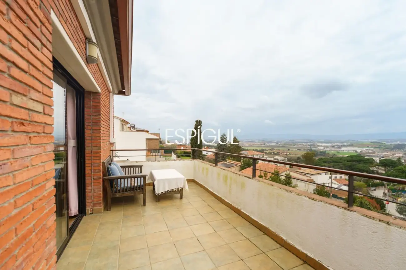 Élégante demeure avec vue sur la montagne à Vallromanes